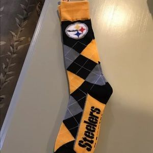 1 pair of Steelers socks